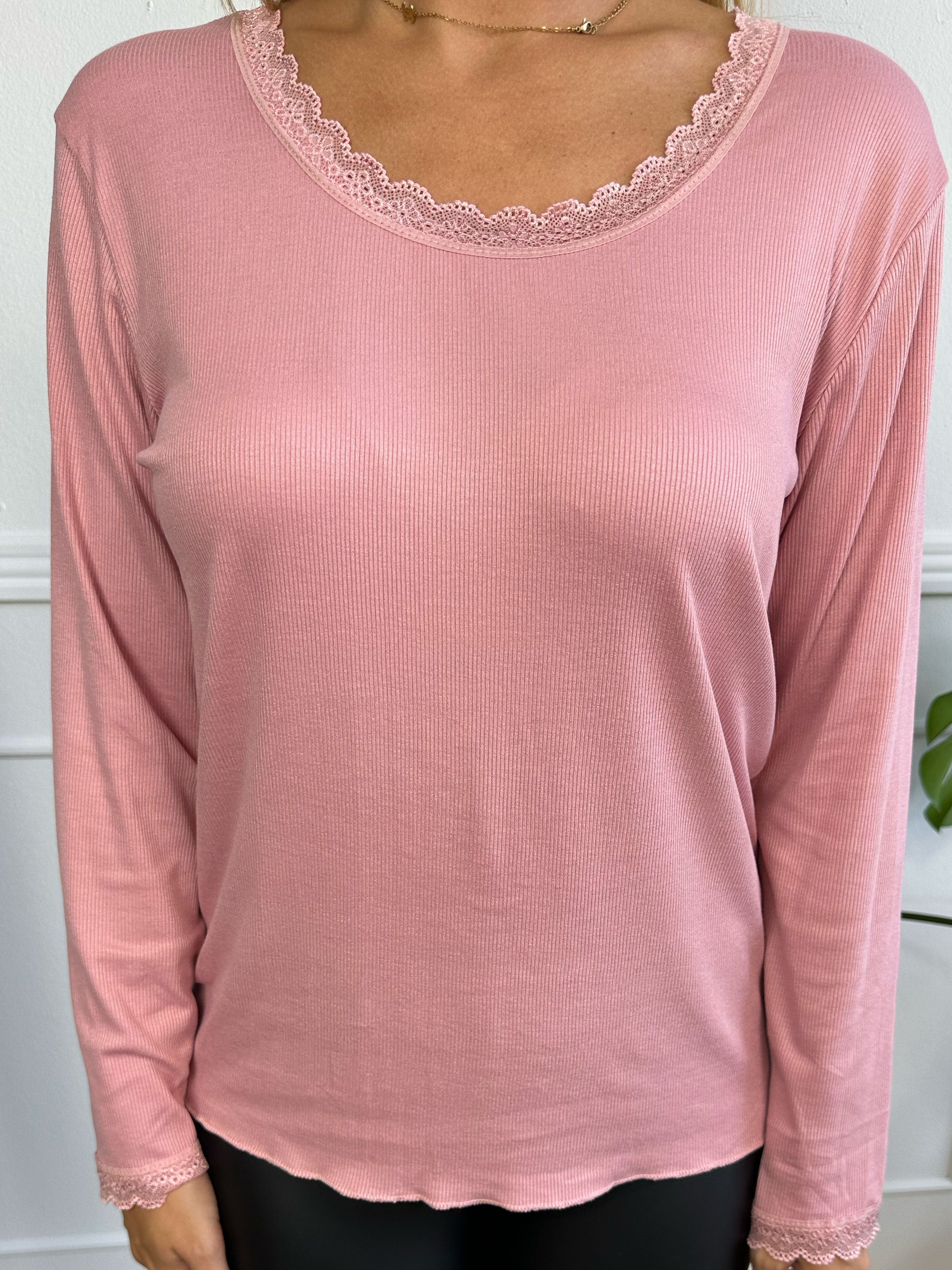 Ibina Long Sleeve - Söt blus med veck och spetskant